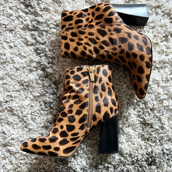 Vince Camuto booties, Thelmin, bold natural leopard, size 5.5 - Picture 5 of 9